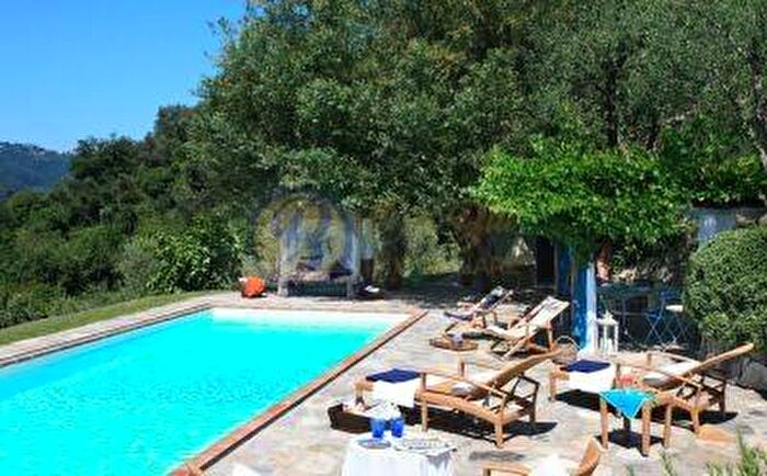 Casa con 9 locali in affitto in Camaiore