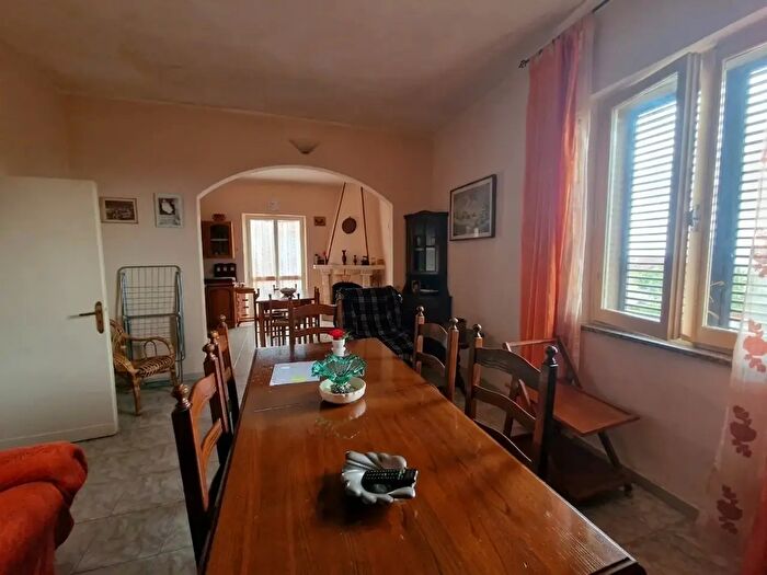 Casa con 5 locali in vendita in Località Poggio Nuovo Casaline, Guardea