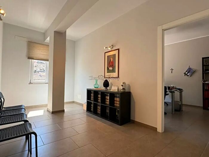 Appartamento trilocale in vendita in Via Santa, Modica