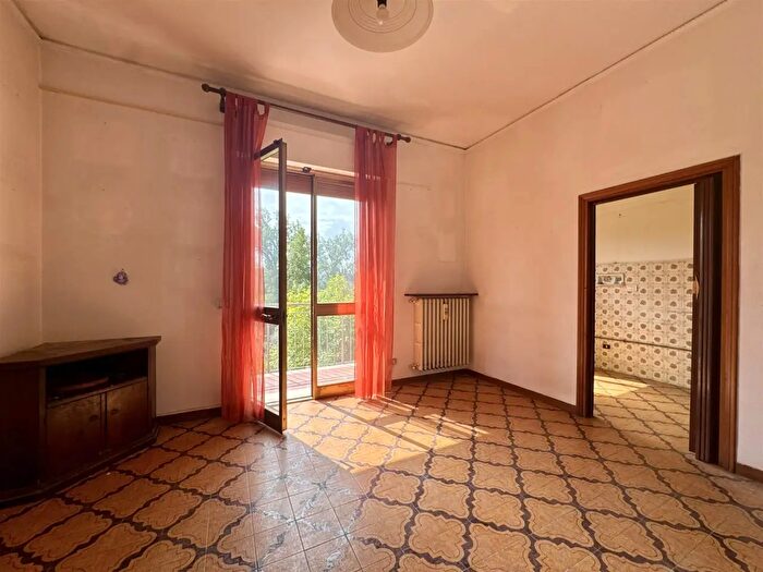 Casa con 8 locali in vendita in Cerreto Guidi