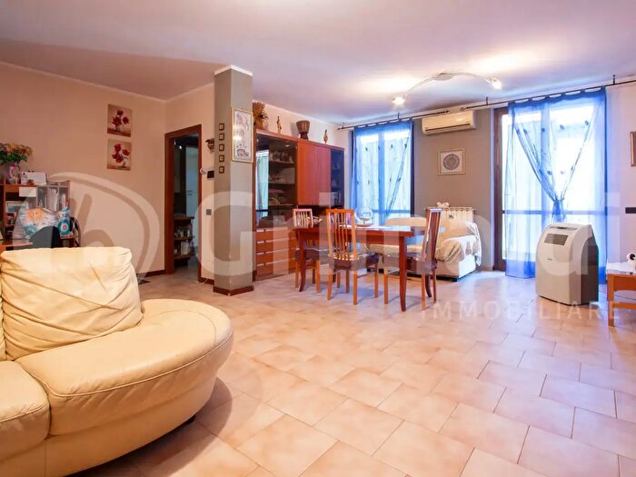 Appartamento quadrilocale in vendita in Via Cavour, Grezzago