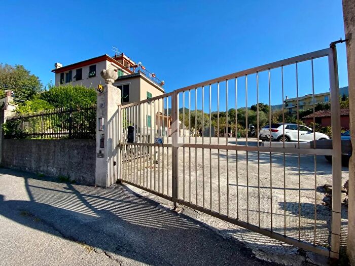 Appartamento quadrilocale in vendita in Salita Costa Fredda, Genova