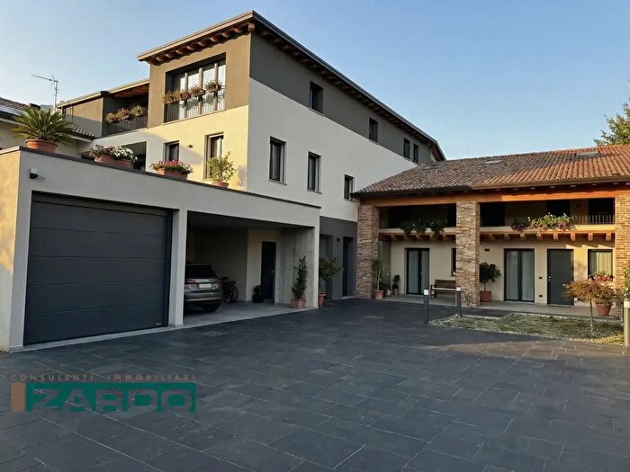 Appartamento con 5 locali in vendita in Loria