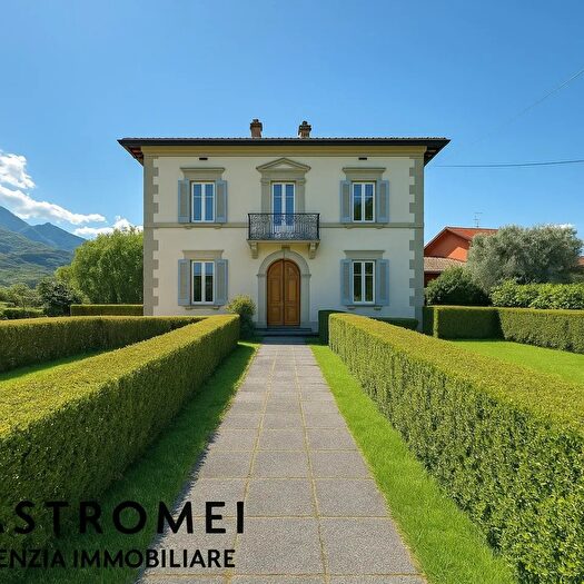 Casa con 8 locali in vendita in Via del Canto, Coreglia Antelminelli