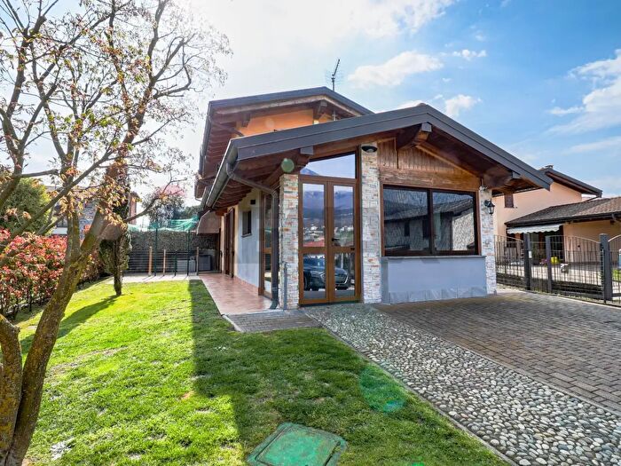 Casa trilocale in vendita in Gavirate