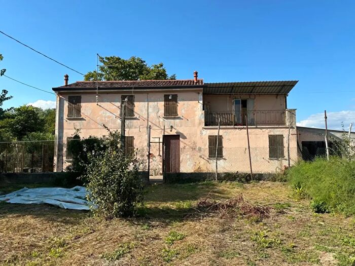 Casa quadrilocale in vendita in Via Molinello Snc, Urbana