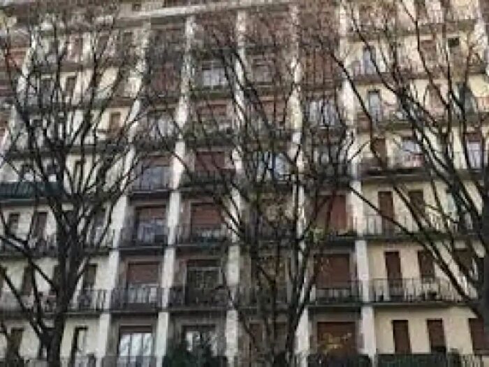 Appartamento trilocale in vendita in Via Curio Dentato, Milano