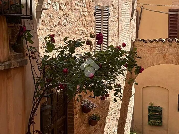 Casa trilocale in vendita in Via Giulia, Spello