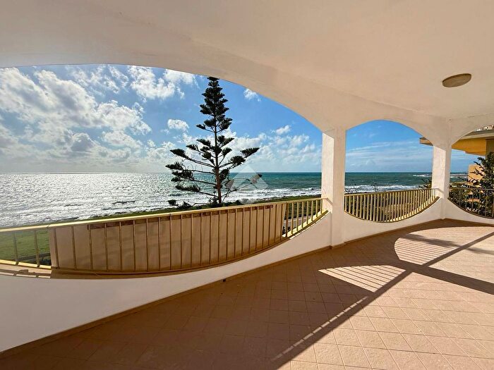 Appartamento trilocale in vendita in Via Malta, Scicli