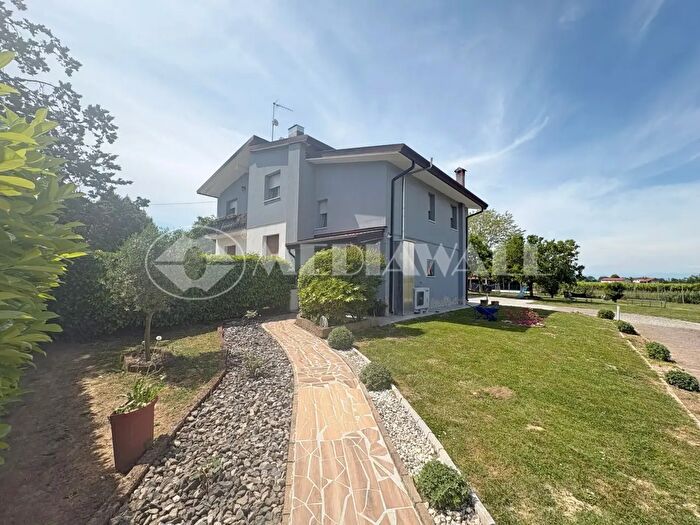Casa con 7 locali in vendita in Annone Veneto