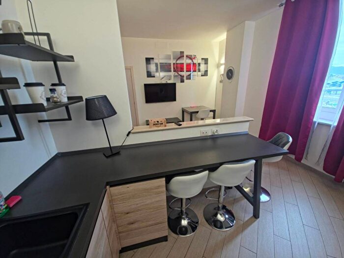 Appartamento trilocale in affitto in Via Milano, Dinegro, Genova