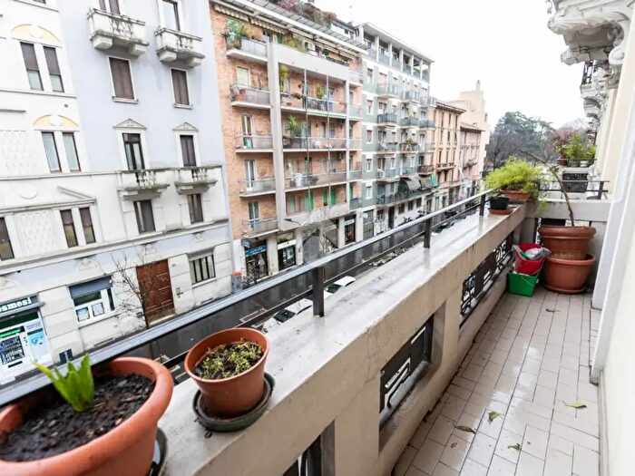 Appartamento quadrilocale in vendita in Viale Monza, Milano