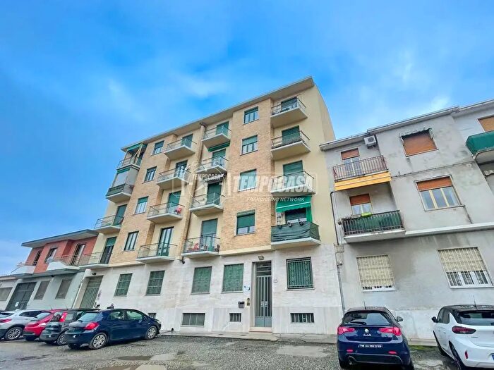 Appartamento trilocale in vendita in Via Orbetello, Torino