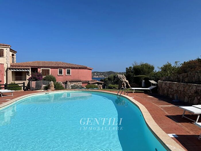 Appartamento trilocale in vendita in Via del Galeone, Arzachena