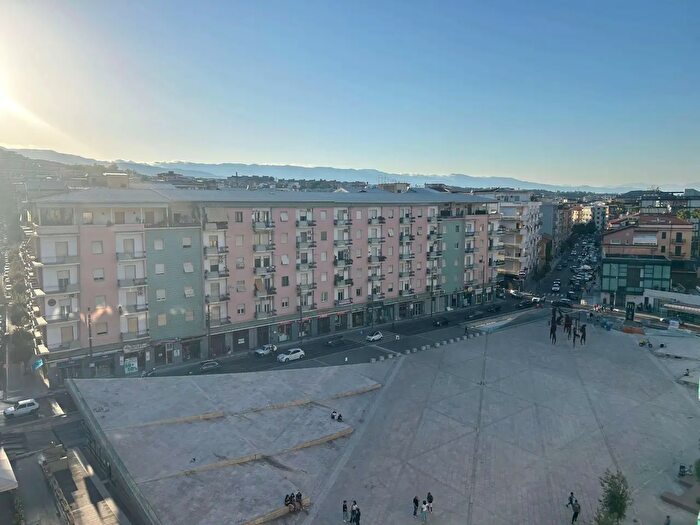 Appartamento con 7 locali in vendita in Piazza Carlo Bilotti, Cosenza