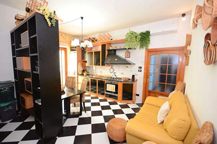 Appartamento quadrilocale in vendita in Via Sebastiano Satta, Alghero