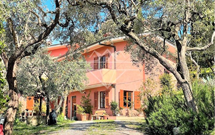 Casa con 6 locali in vendita in Ia Gignola, Fosdinovo