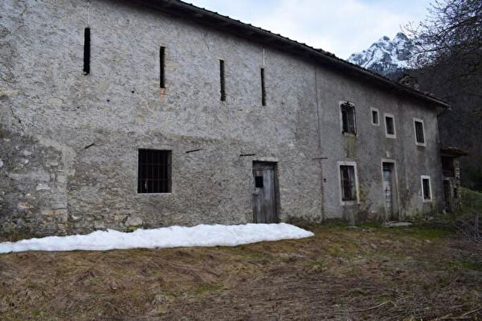 Casa con 6 locali in vendita in Via Fraccia, Oltre Il Colle