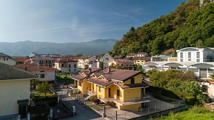 Casa con 5 locali in vendita in Via Staffarda, Revello