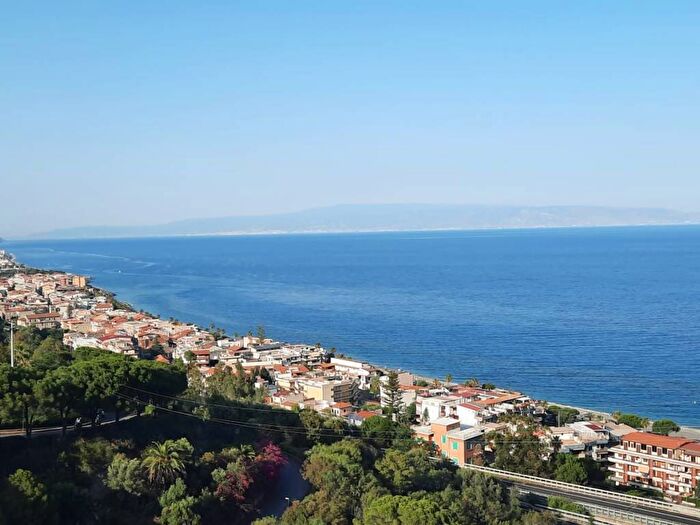 Casa quadrilocale in affitto in Galleria SantAlessio, SantAlessio Siculo