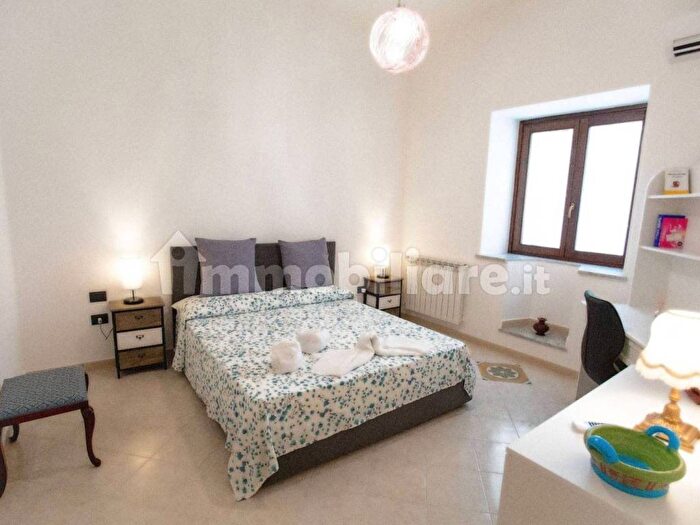 Appartamento quadrilocale in affitto in Via delle Pergole, Cassaro, Palermo