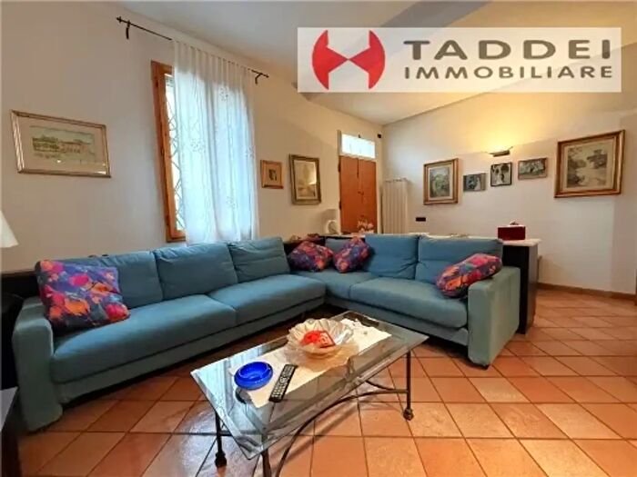 Casa con 6 locali in vendita in Scandicci