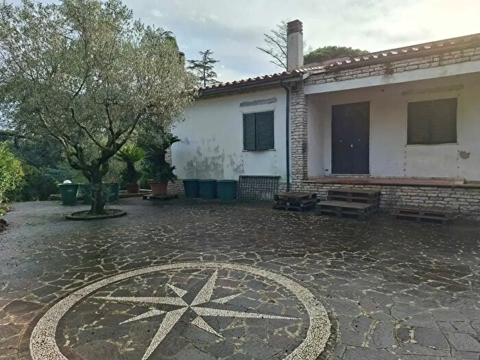 Casa con 7 locali in vendita in Via Appia, Nemi