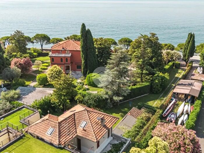 Casa quadrilocale in affitto in Lungolago Giuseppe Zanardelli, Toscolano Maderno