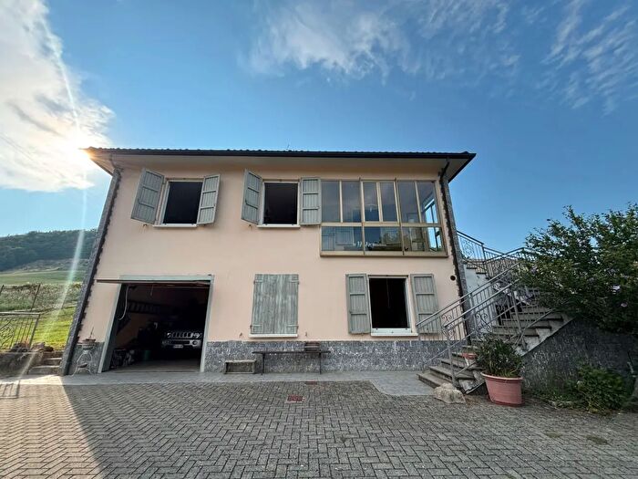 Casa con 8 locali in affitto in Via della Possessione, Fornovo Di Taro