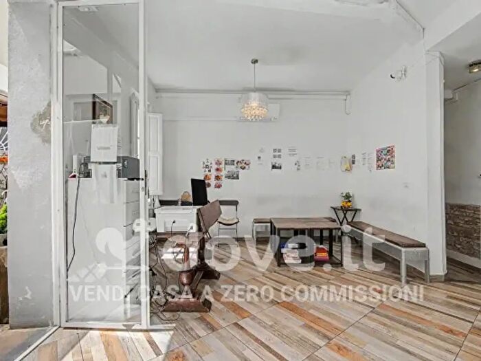 Appartamento con 5 locali in vendita in Via Faenza, Firenze