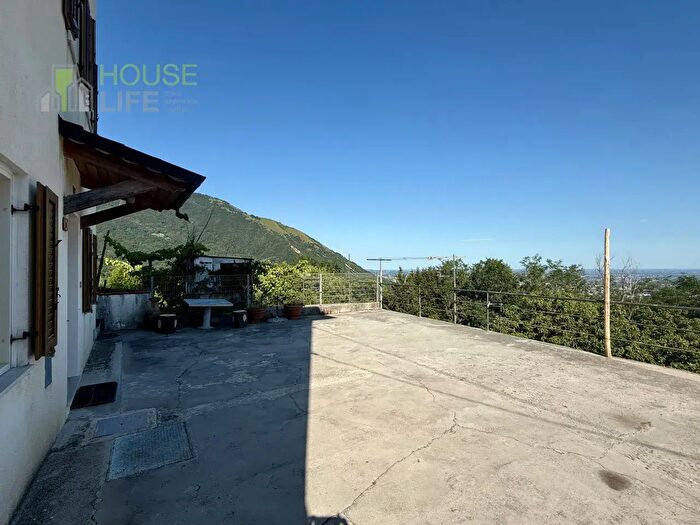 Casa con 5 locali in vendita in Contrada Saccardi, Schio