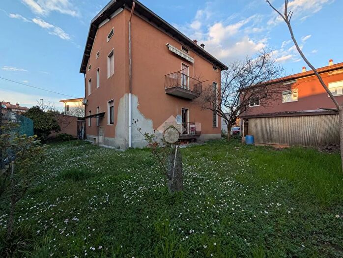 Casa con 5 locali in vendita in Via Gran San Bernardo, Seriate