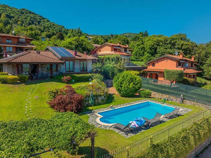 Casa con 8 locali in vendita in Pisano