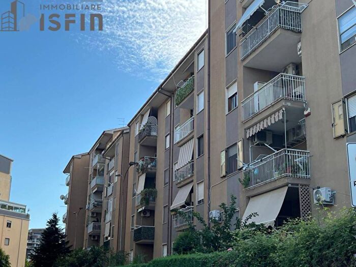Appartamento con 5 locali in vendita in Via Antonio Scopelliti, Panebianco Tribunale, Cosenza