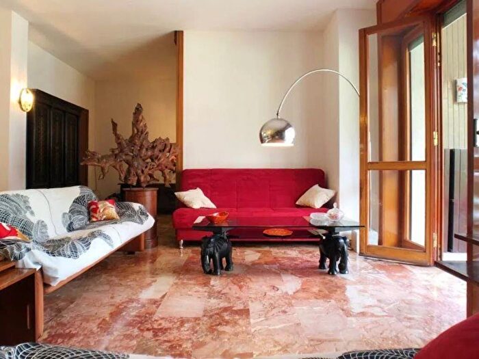 Appartamento trilocale in affitto in Via Achille Maiocchi, Morgagni, Milano