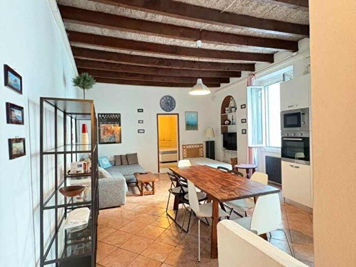 Appartamento trilocale in affitto in Via Vetere, Ticinese, Milano