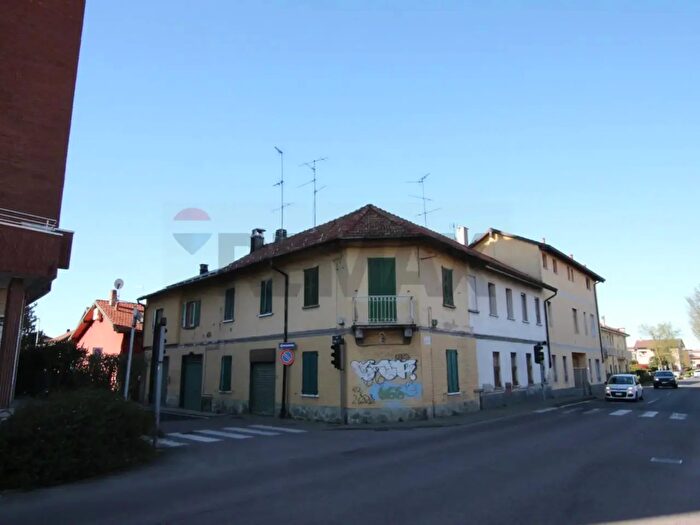 Appartamento bilocale in vendita in Via Cesare Battisti, Garbagnate Milanese
