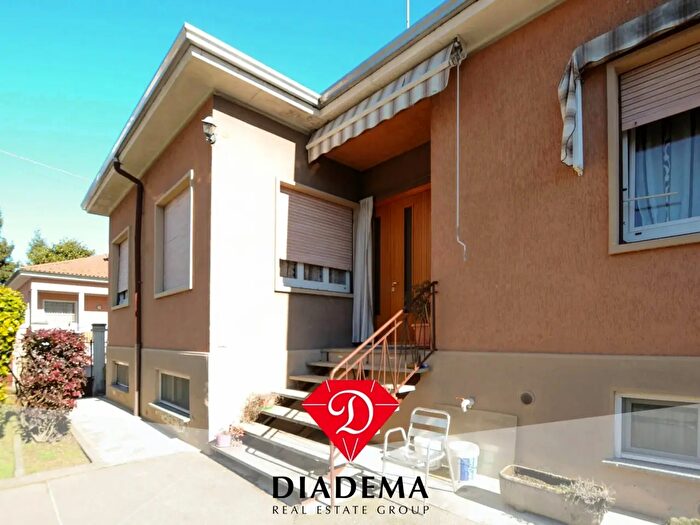 Casa quadrilocale in vendita in Besnate