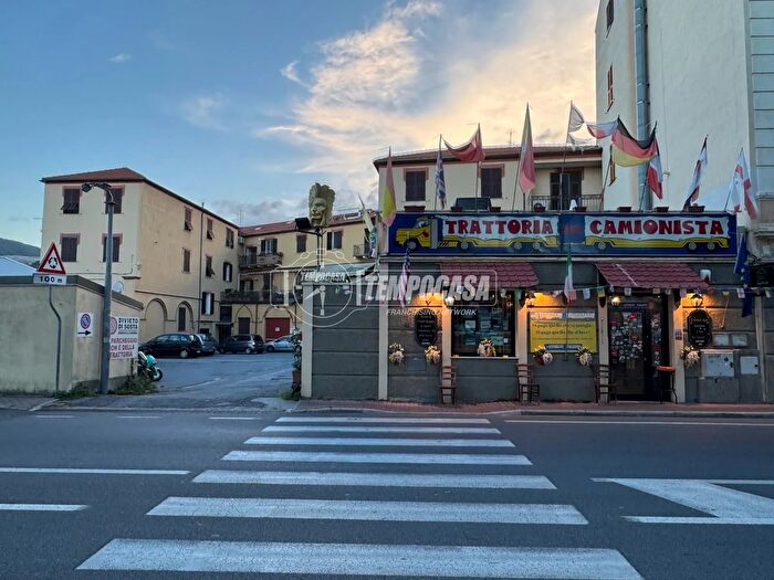 Appartamento con 5 locali in vendita in Via Aurelia, Vado Ligure