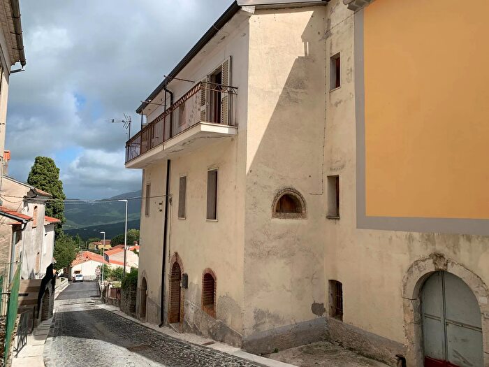 Casa con 9 locali in vendita in Via San Sebastiano Pettoranello del Molise Isernia, Pettoranello Del Molise