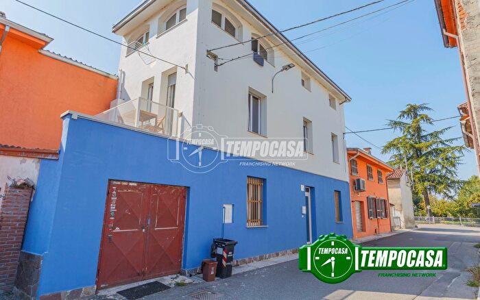 Casa con 5 locali in vendita in Via Mamago Roso San Nicolò, Rottofreno