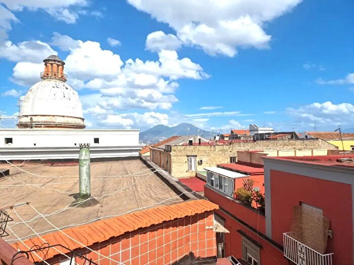 Appartamento trilocale in vendita in Via Salvator Rosa, Napoli