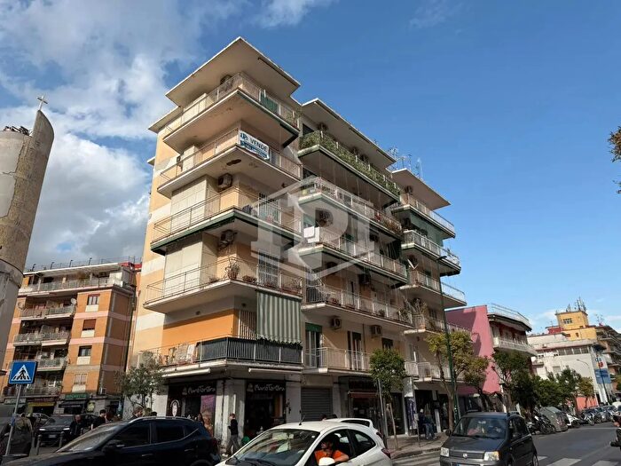 Appartamento quadrilocale in vendita in Via dellEpomeo, Napoli