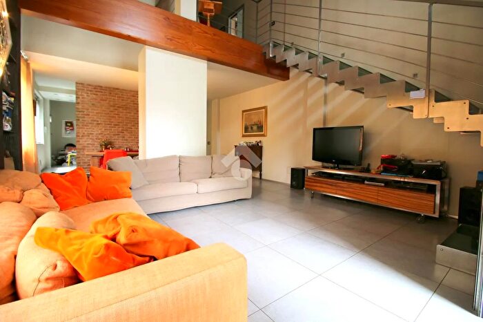 Casa quadrilocale in vendita in Via Quattro Novembre, Caronno Pertusella