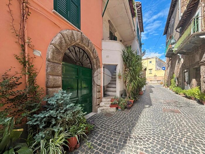 Appartamento trilocale in vendita in Corso Duca Luigi, Gallese