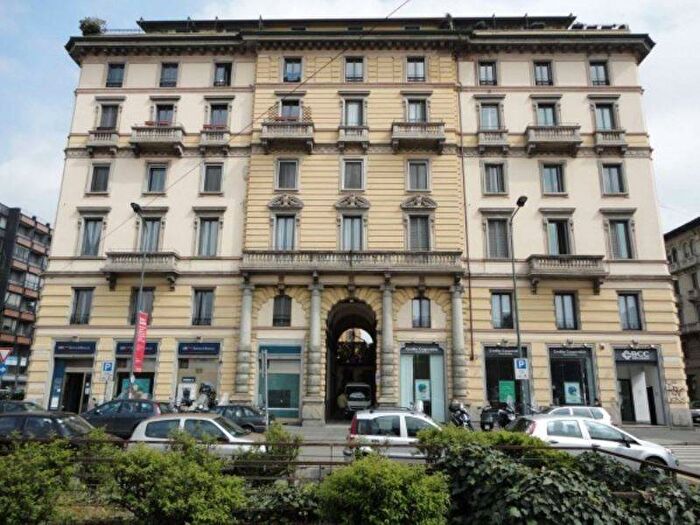 Appartamento trilocale in affitto in Piazza Maggio, Ticinese, Milano