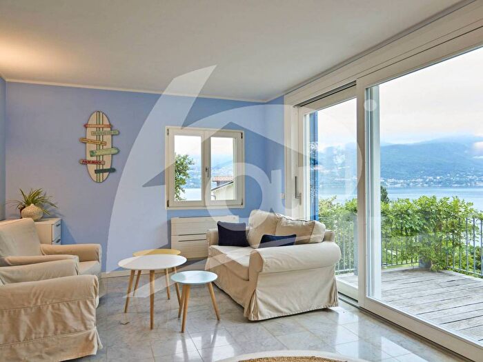 Appartamento trilocale in affitto in Piazza Pullè, Laveno, LavenoMombello