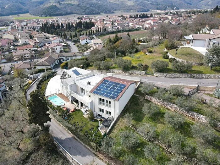 Casa con 14 locali in vendita in Via Paradiso, Tregnago