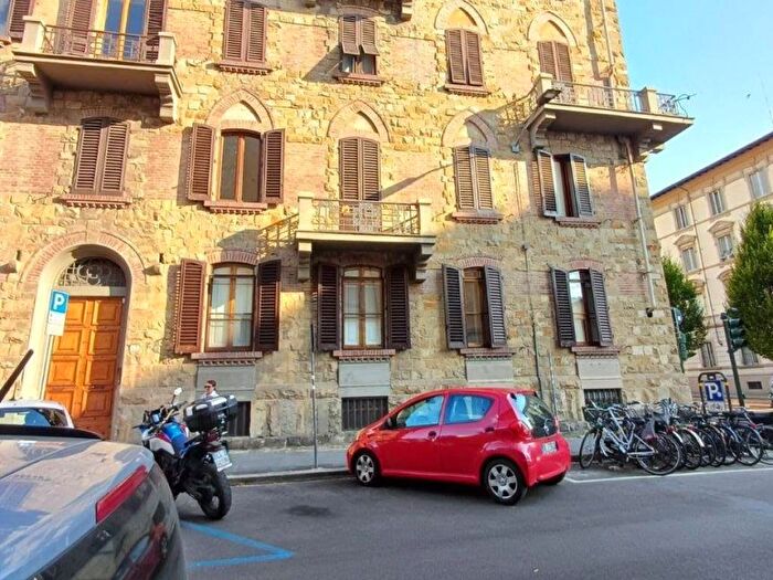 Appartamento trilocale in affitto in Via dello Statuto, Leopoldo Vittorio Emanuele Statuto, Firenze