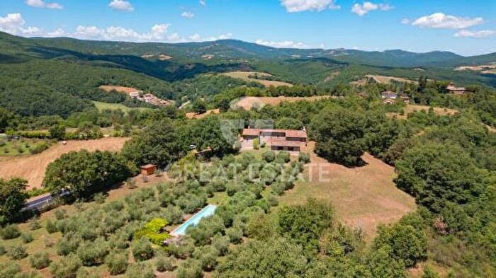 Casa con 6 locali in vendita in San Venanzo